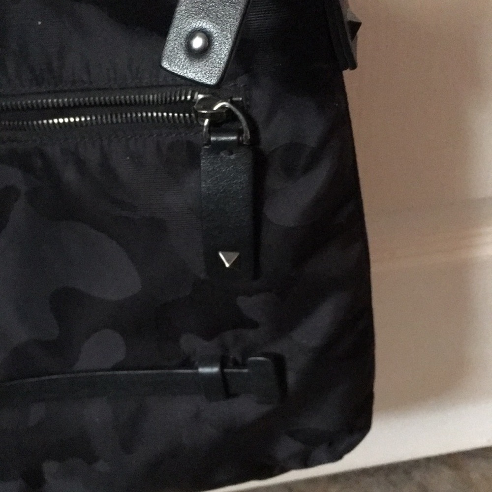 Crossbody - Picture 3 of 5